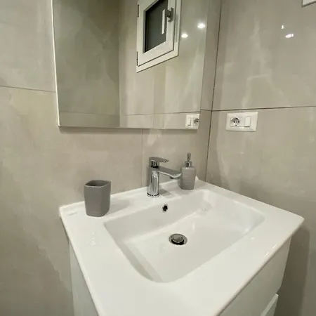 White House نابولي